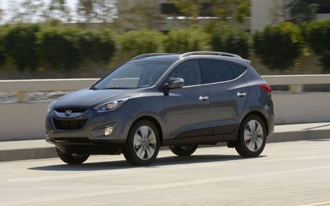 options on the 2014 hyundai tucson include panoramic sunroof navigation dual zone climate control and a premium audio system