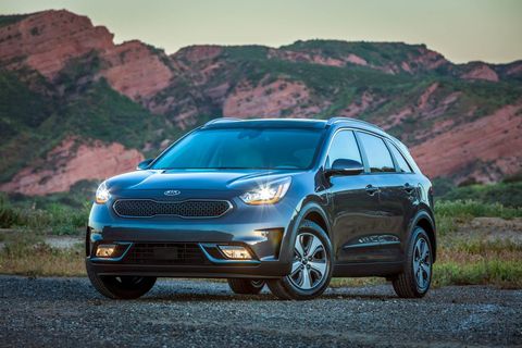the 2018 kia niro phev delivers 139 hp combined using its four cylinder engine and electric motor