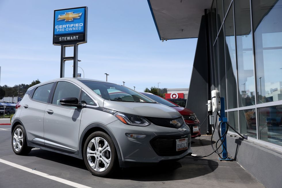 chevrolet to phase out production of chevy bolt electric vehicle